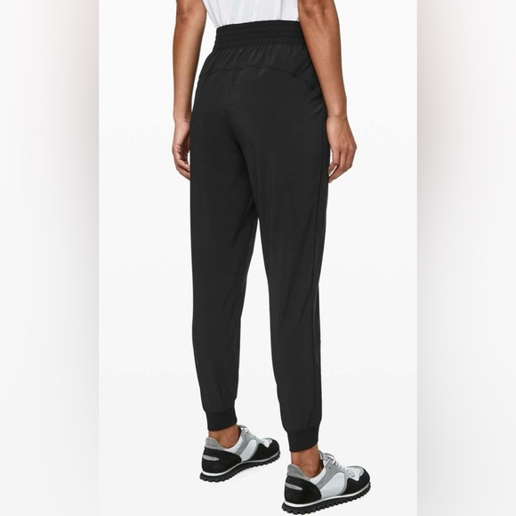 Lululemon wanderer jogger size 4 in black - Picture 3 of 9